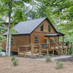 Famtastico - Great Deal! Games, Hot Tub, Pets