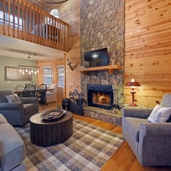 Hayden’s Hideaway - View, hot tub, game room, fun!