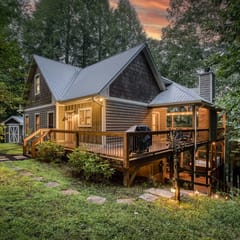 Hemlock Hideout - Game room, hot tub, creek access