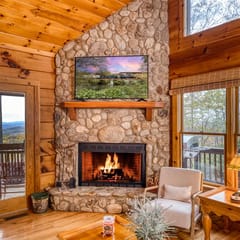Nature's Whisper- View, hot tub, fire pit, private