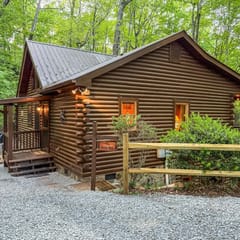 Rustic Nest - Quaint, cozy, dog friendly, hot tub