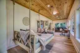 Stone Creek Cottage: Creek, Hot Tub, Fire Pit