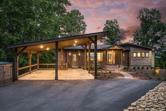 Berry Refined - Luxury, views, hot tub, spacious - Image 1