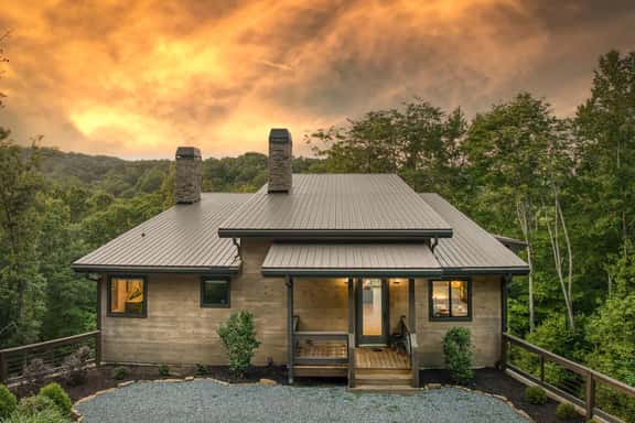 Mountain Dream’n- modern, dog friendly, hot tub - Image 1