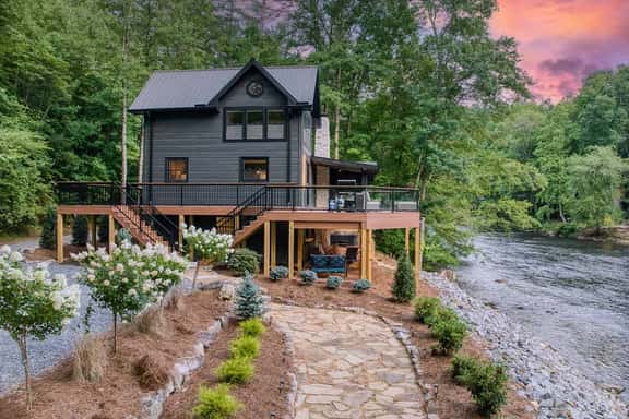 Off the Hook - Riverfront, hot tub, fire pit, pets - Image 1