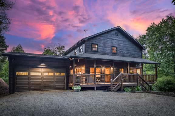Cozy Connect - View, hot tub, game room, fire pit - Image 1