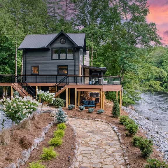 Off the Hook - Riverfront, hot tub, fire pit, pets - Image 1