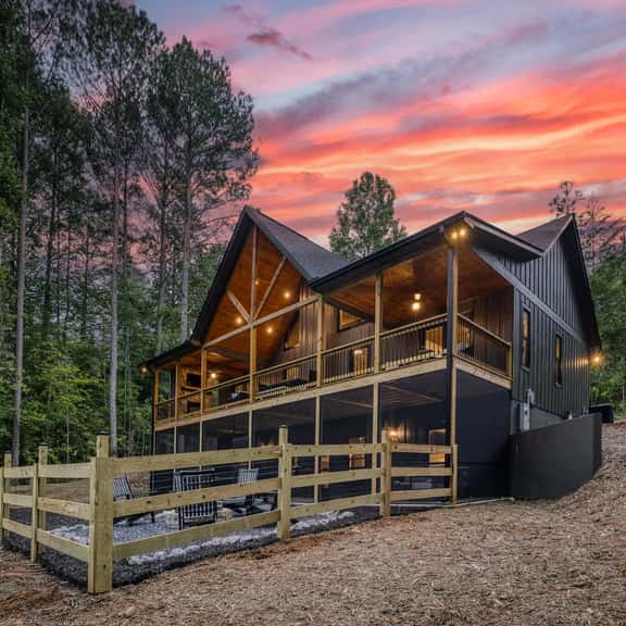 Flutter Bs’ Landing-Hot tub-fire pit-fence-dogs - Image 1