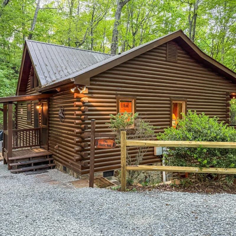 Rustic Nest - Quaint, cozy, dog friendly, hot tub