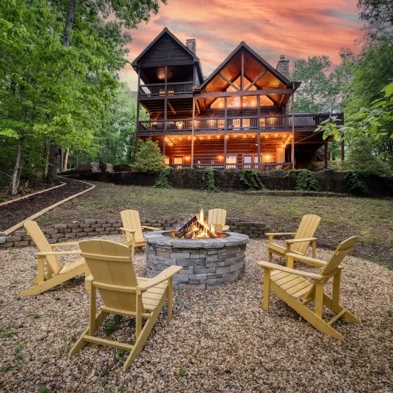 Western Sky - Lovely view, hot tub, fire pit, pets