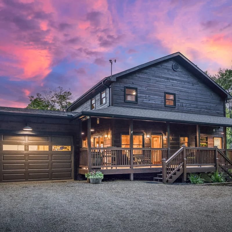 Cozy Connect - View, hot tub, game room, fire pit